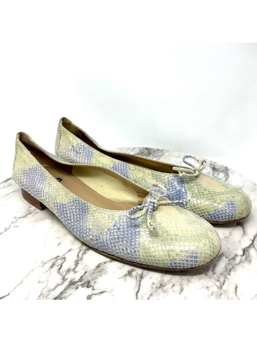 Stuart Weitzman Dainty Bow Pastel Snakeskin Ballet Flats 41.5 Classic Refined